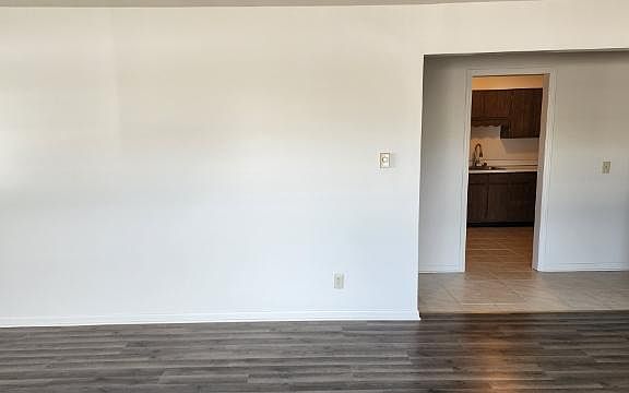 5th image of 3139 Davenport Ave APT 8