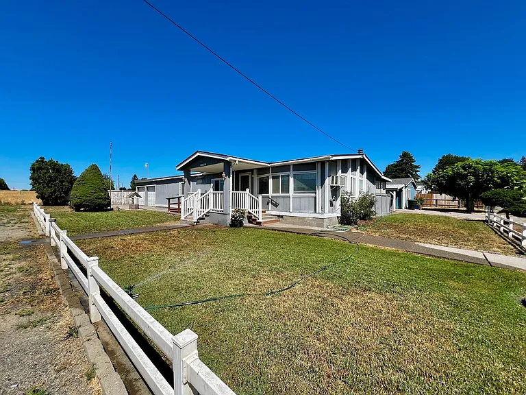 1402 Hickory Rd — Photo 17