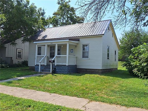 3rd image of 1503 N Franklin St