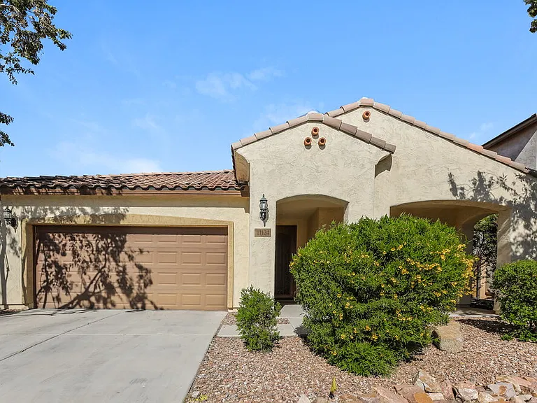 11124 E Tupelo Ave — Photo 1
