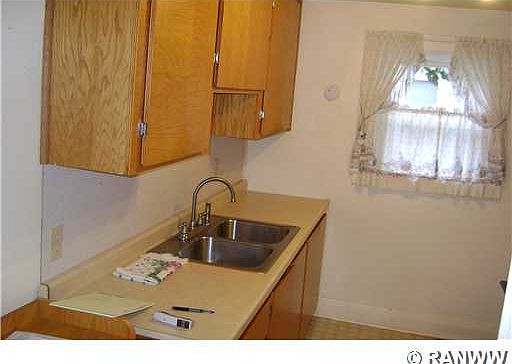 3rd image of 109 S 6th St