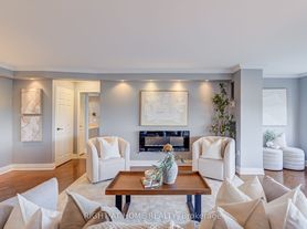 65 Skymark Dr