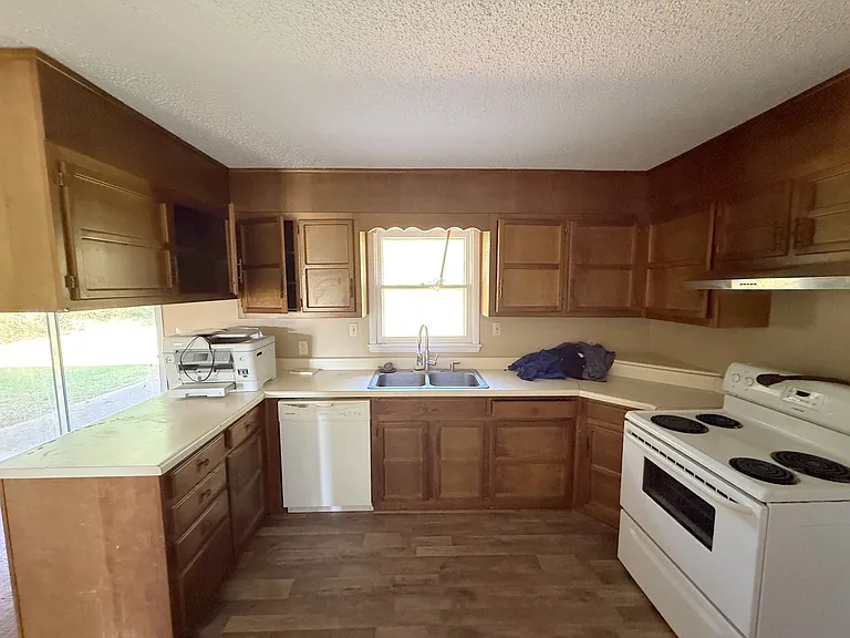 6079 Wall Triana Hwy — Photo 14
