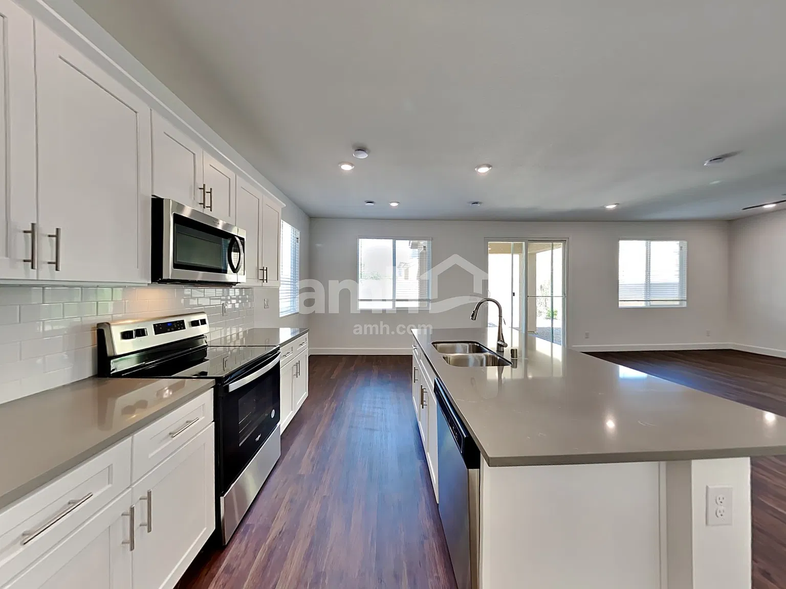 4 bed, 2.5 bath, 2209 sqft, $2,395 — Photo 4