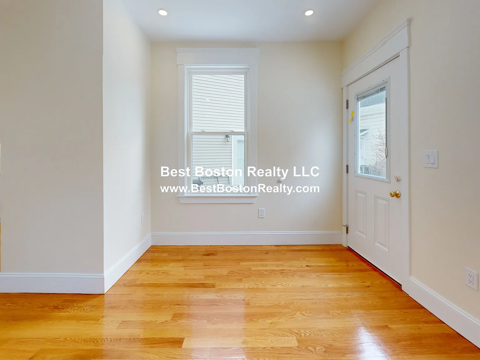 3 bed, 2.5 bath, 1600 sqft, $4,600 — Photo 3