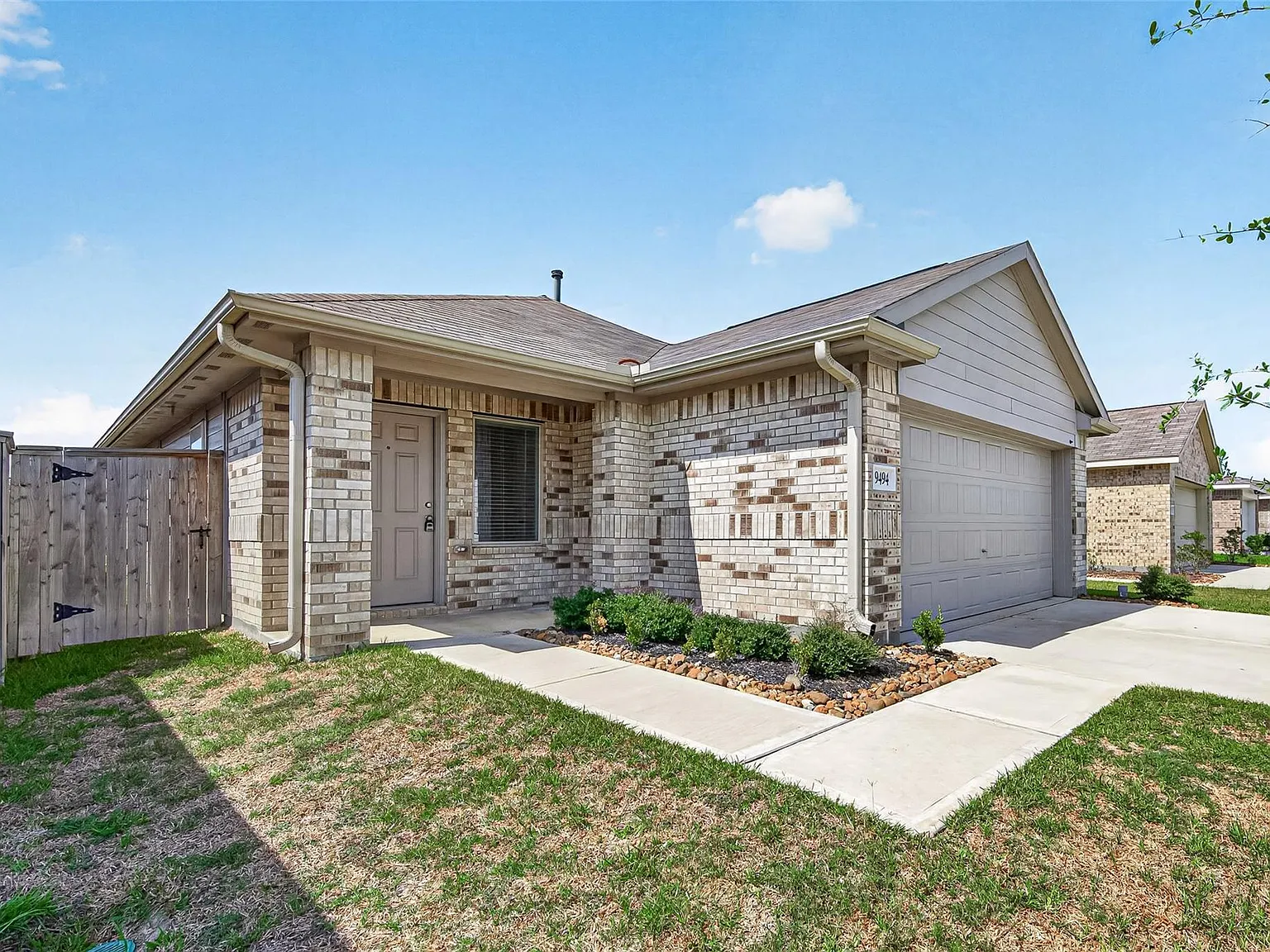 3 bed, 2.0 bath, 1210 sqft, $1,700 — Photo 3