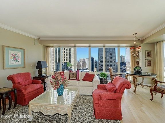 5th image of 57 E Delaware Pl APT 2302