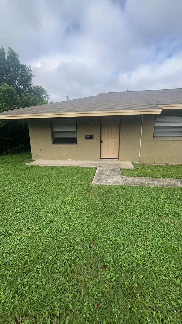 Central Lakeland Rental — Photo 1