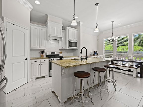 4th image of 11427 Oak Run Dr