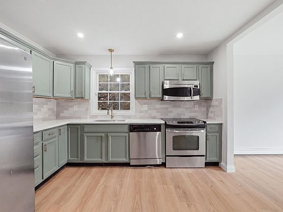3rd image of 105 N Main St #B