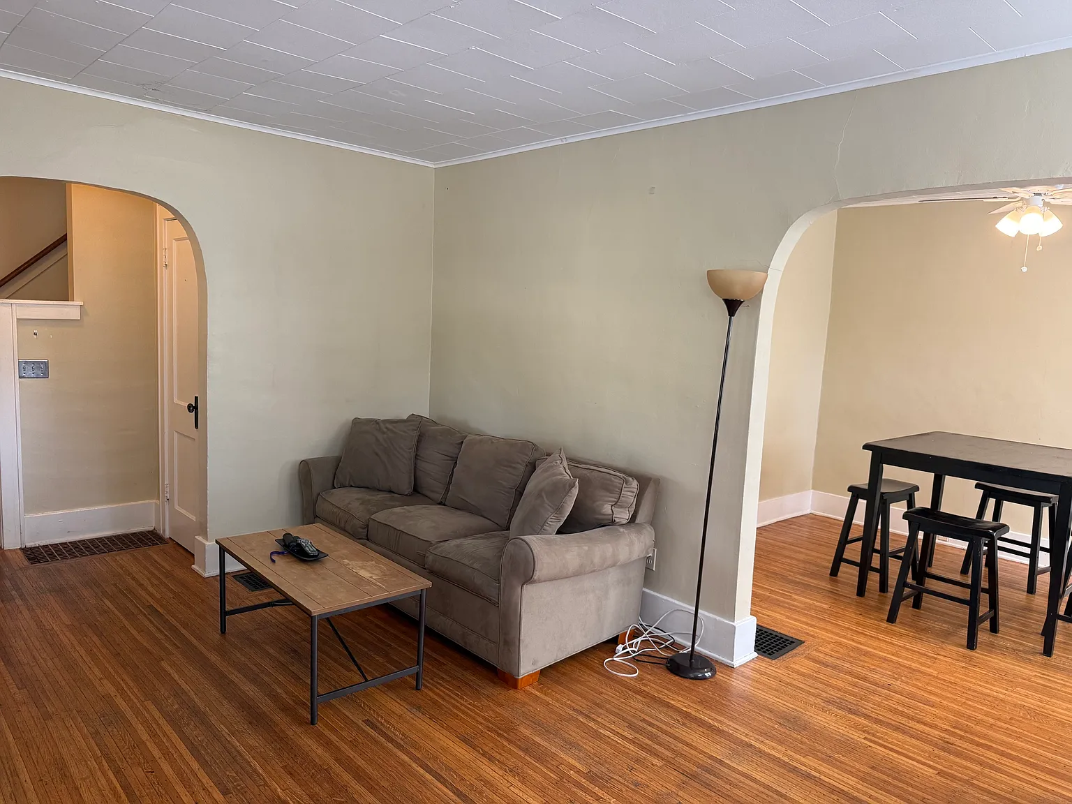 3 bed, 1100 sqft, $435 — Photo 2