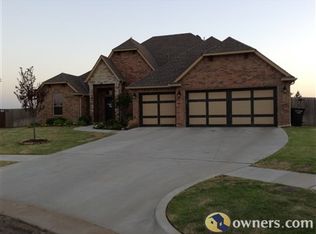 3125 White Cedar Dr, Moore, OK 73160