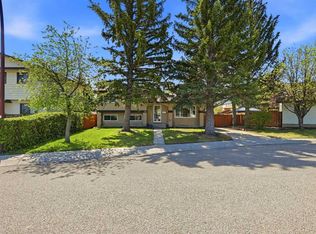 156 N Templeview Pl NE, Calgary, AB T1Y 3S2
