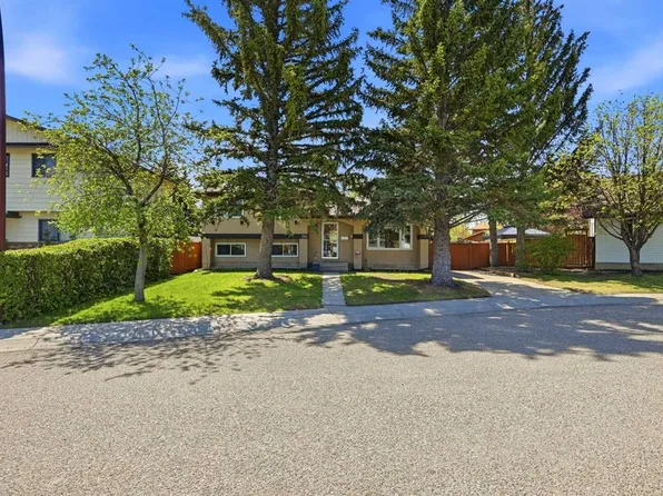 156 N Templeview Pl NE, Calgary, AB T1Y 3S2