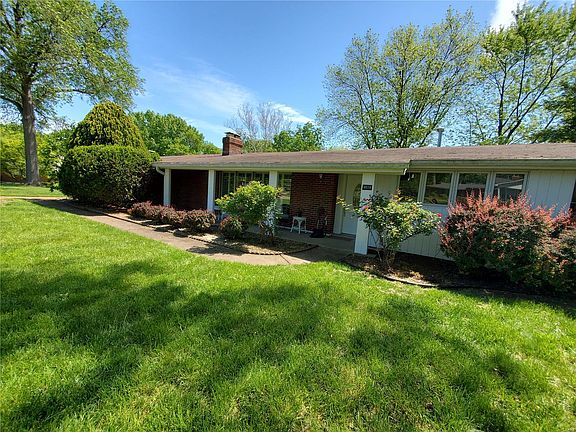 3rd image of 9818 Barrington Dr