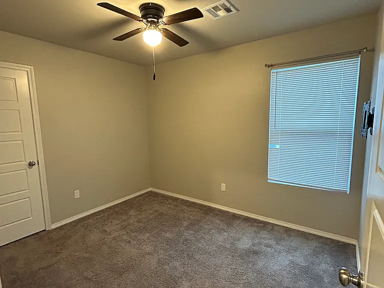3016 S Buffalo Dr — Photo 3