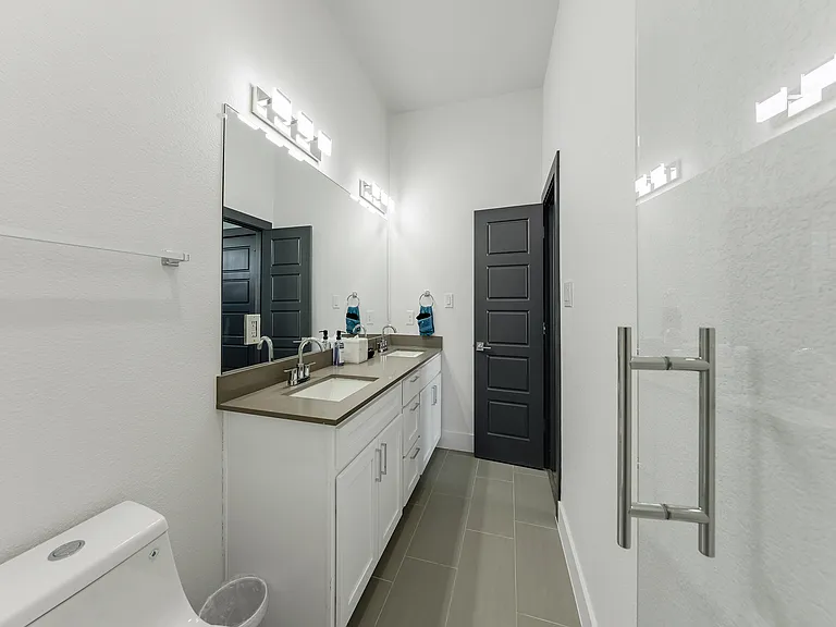 1004 Travis Ave #112 — Photo 16