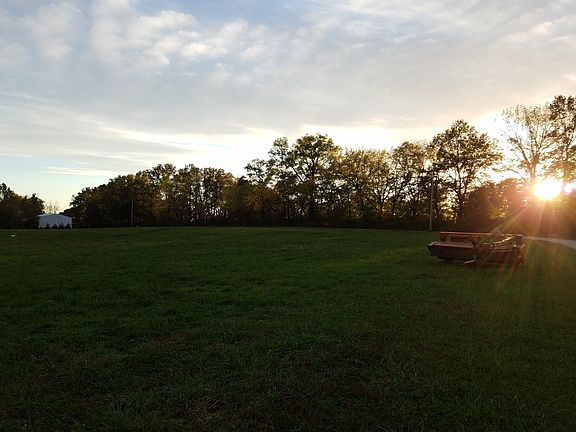 4th image of Laurel Ln