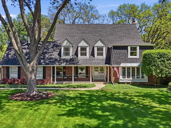 165 N Valley Rd, Barrington, IL 60010