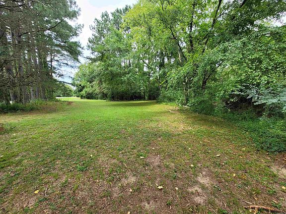 4th image of 906 S Old Highway 64