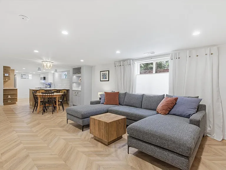 9237 Lincolnwood Dr — Photo 24