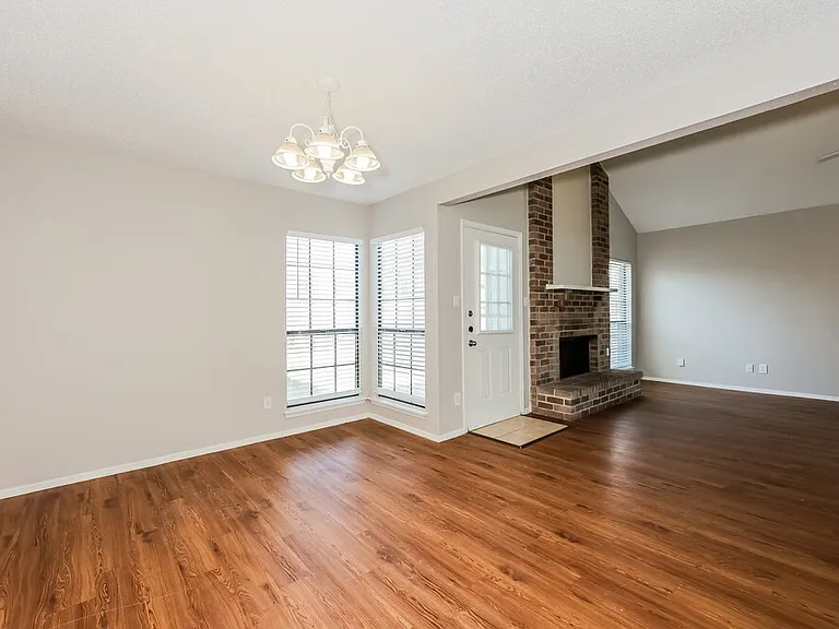 423 Barton Dr — Photo 6