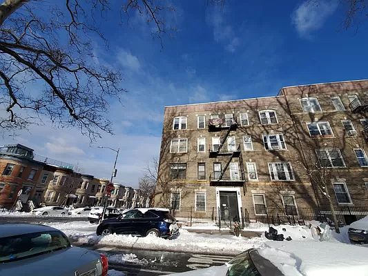 2nd image of 605 41st St APT M