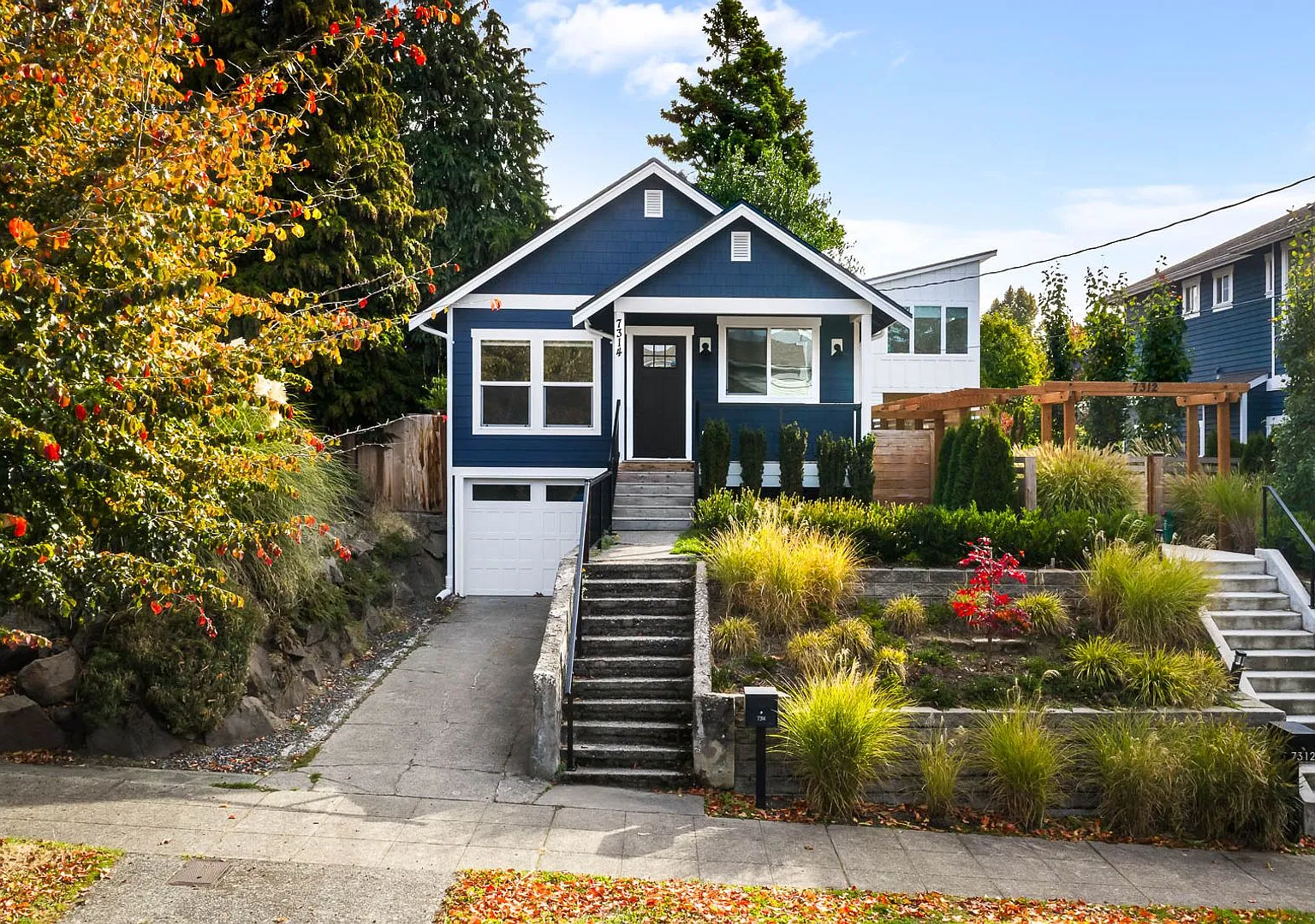 Beautifully Remodeled 2 Bedroom 1907 Home in Desirable Loyal Heights — Photo 1