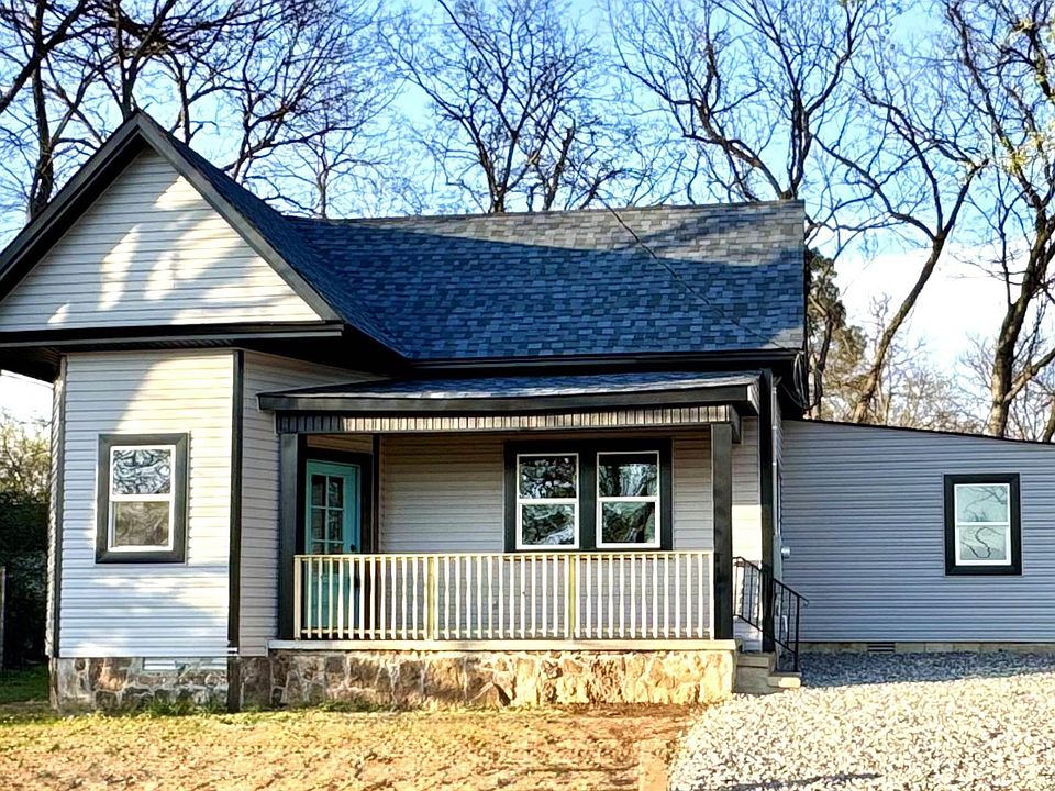 1st image of 302 W Commerce St