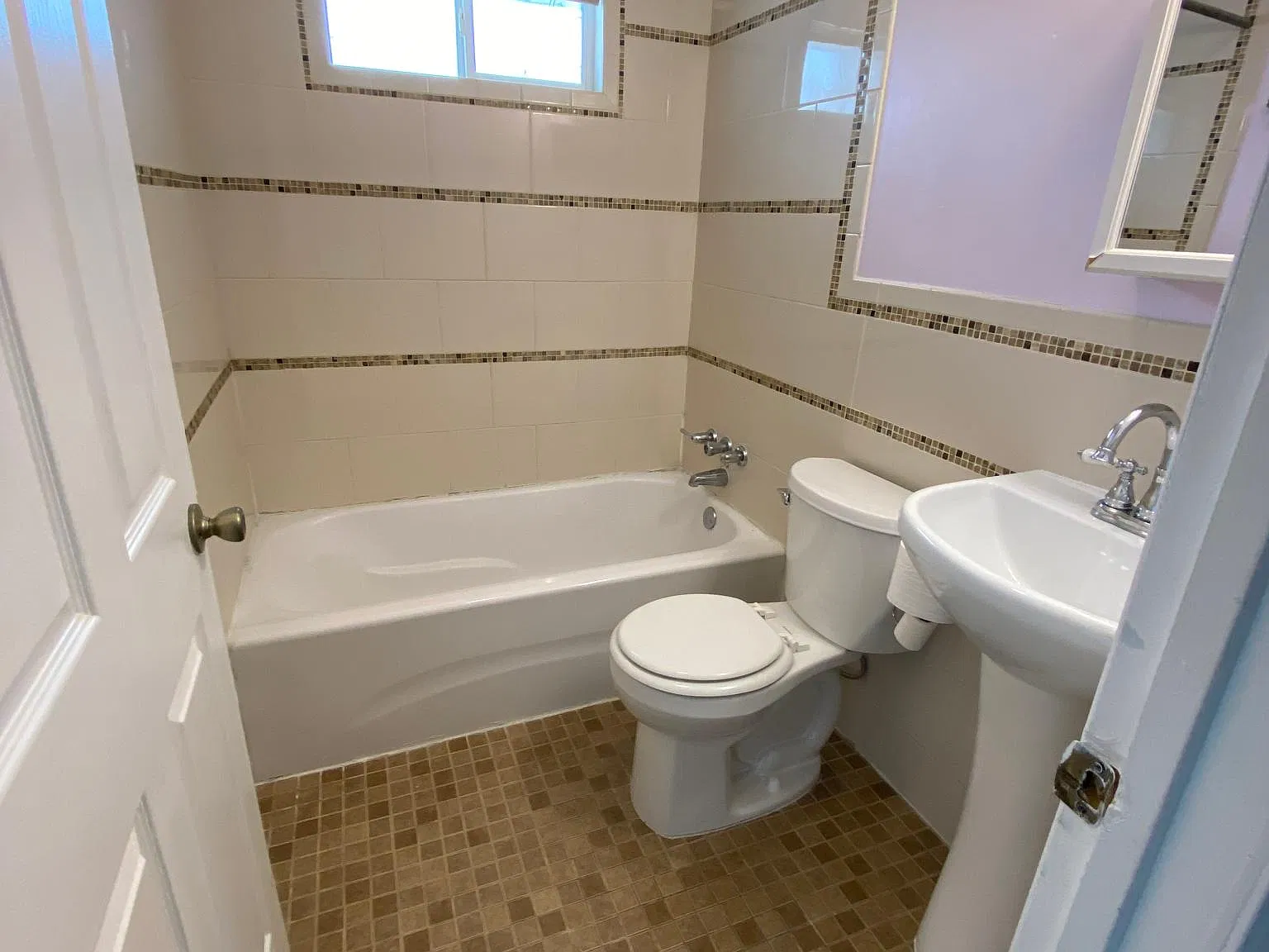 3 bed, 1080 sqft, $1,400 — Photo 3