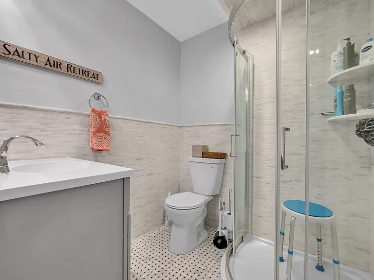 15 Seville Dr — Photo 10