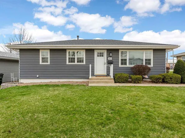 2400 Victoria Dr SW, Cedar Rapids, IA 52404
