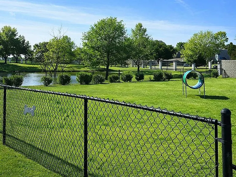 Las Colinas Heights — Photo 7
