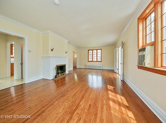 3rd image of 512 N Stone Ave