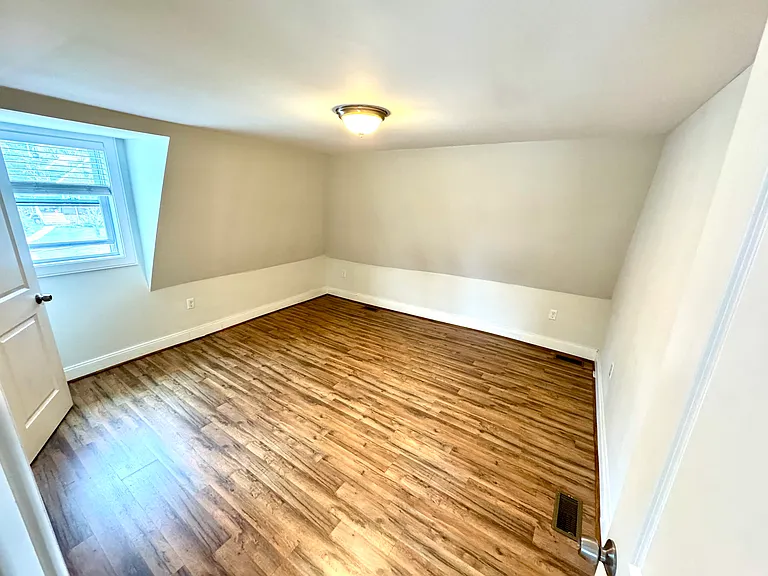 187 Webster Ave #2 — Photo 18