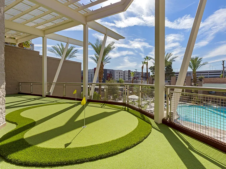 Onsite Putting Green at The Rays at Vegas Towers in Las Vegas, NV 89119
