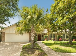 36 Quintana Dr, Galveston, TX 77554