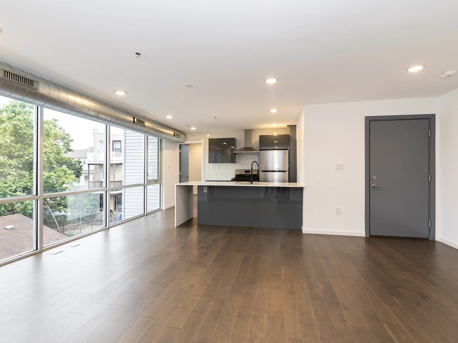 3 bed, 1300 sqft, $2,450 — Photo 1