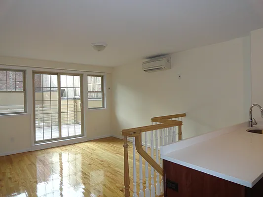 Rented by Halvatzis Realty | media 11