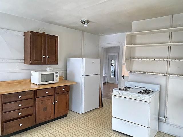1st image of 226 W Illinois St #2