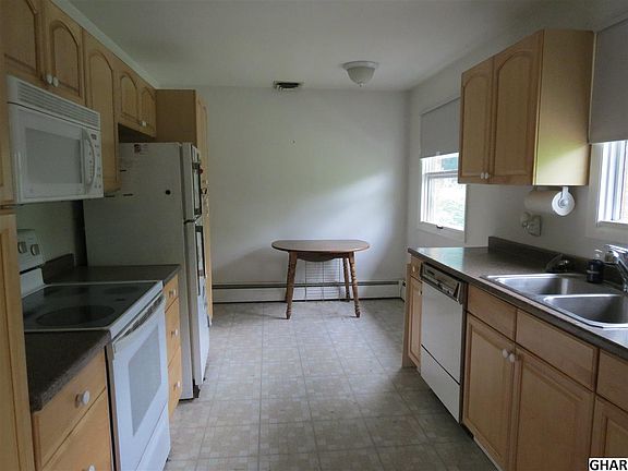 3rd image of 613 Redwood St