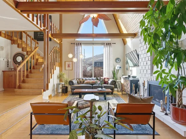 1756 Clifford Ave, Kamloops, BC V2B 4G6