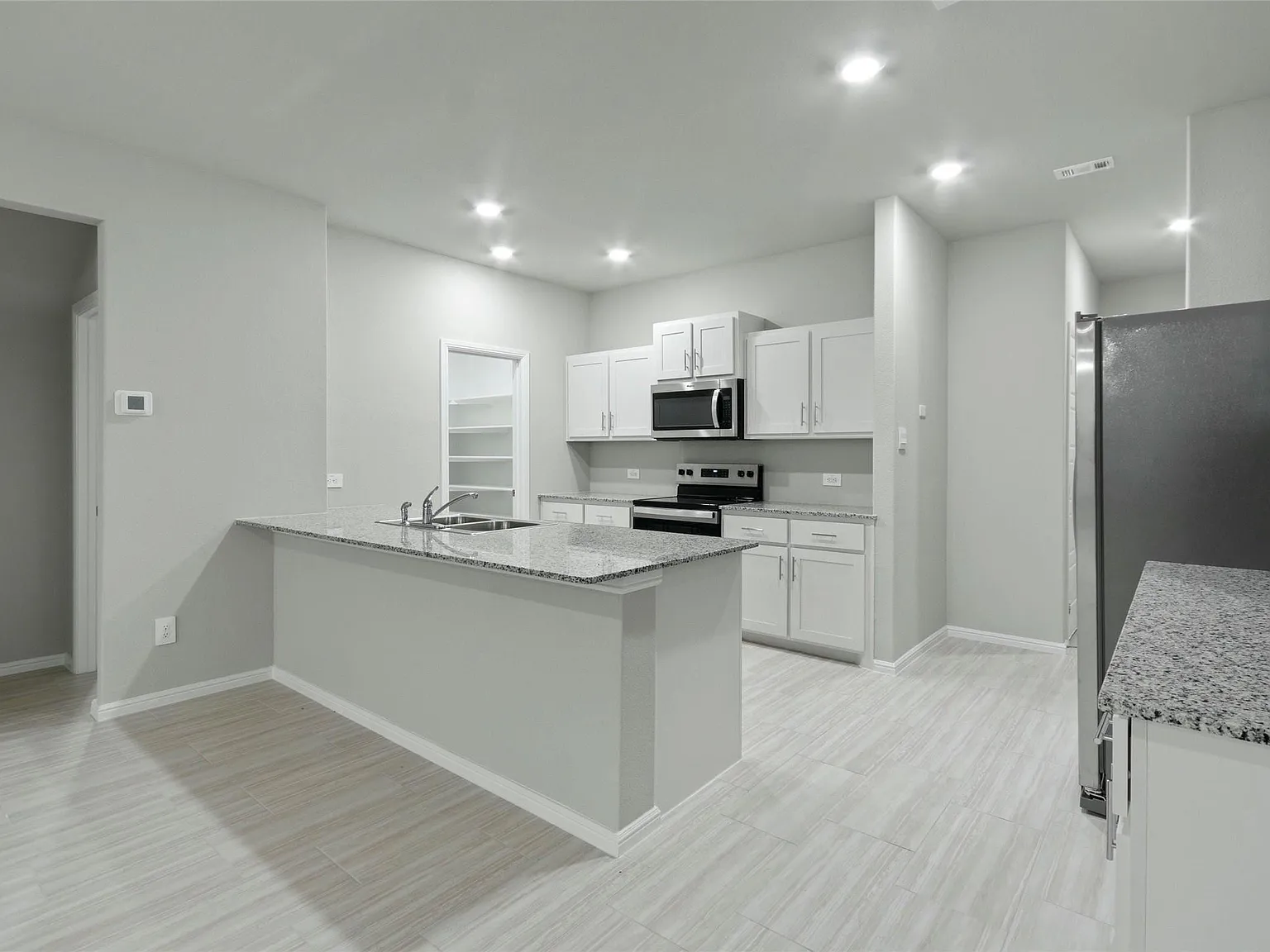 3 bed, 2.5 bath, 1937 sqft, $2,200 — Photo 4