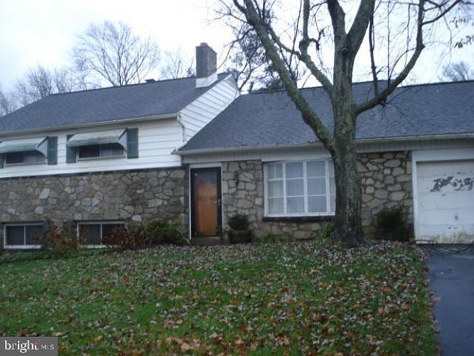 2nd image of 463 W Valley Forge Rd