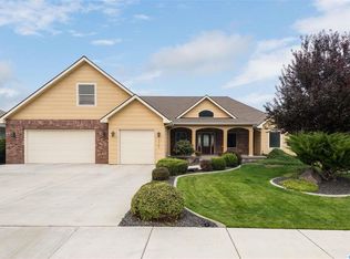 1626 Meadow Hills Dr, Richland, WA