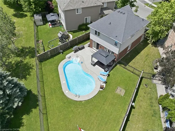 240 Emick Dr, Hamilton, ON L9K 0E1