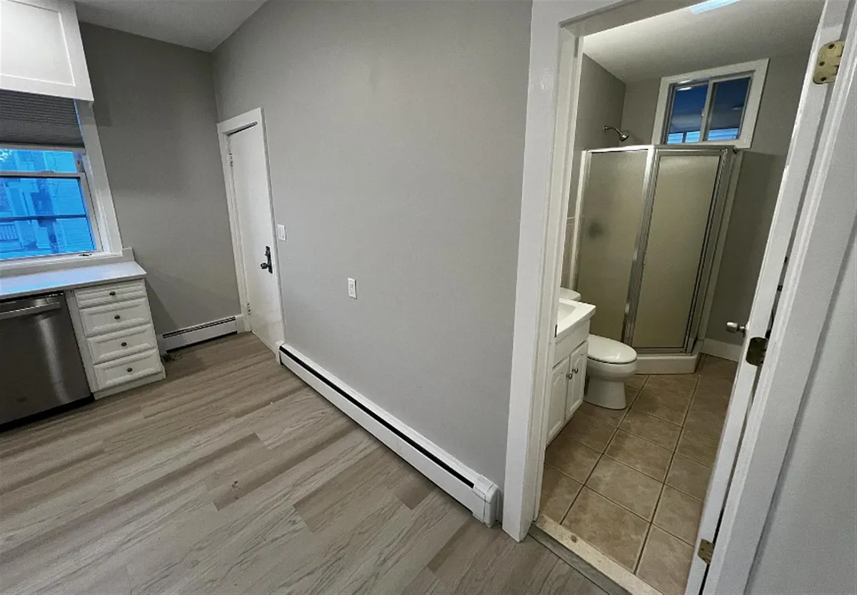 Building Photo - 94 Holland St #2