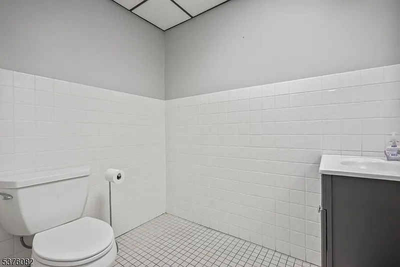 5 bed, 1800 sqft, $2,400 — Photo 2