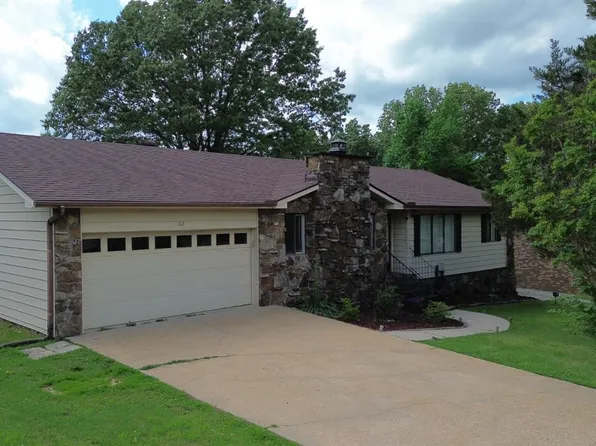 102 Foxfire Dr, Paragould, AR 72450