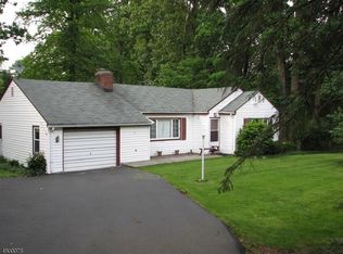 2 Moraine Rd, Morris Plains, NJ 07950